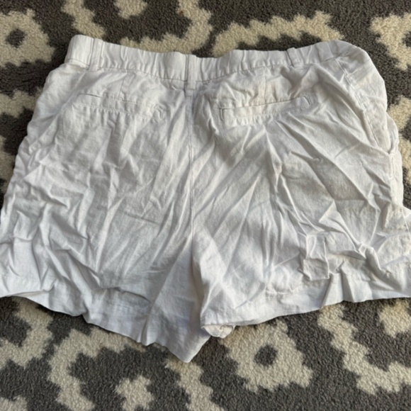 Gap Linen Shorts - Picture 2 of 2